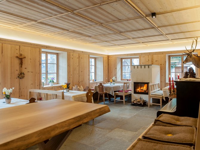 Benvenuti nell’Area Vacanze Sci e Malghe Rio Pusteria! Sala moderna in stile contadino
