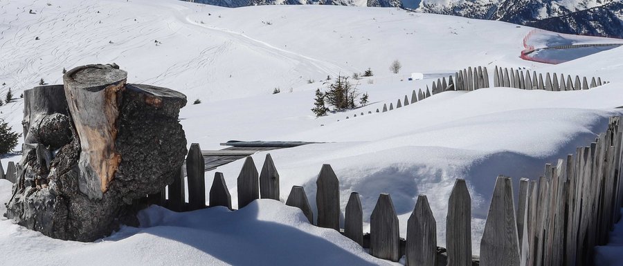 Le località dell’area vacanze Rio Pusteria Recinzione innevata con panorama montano invernale