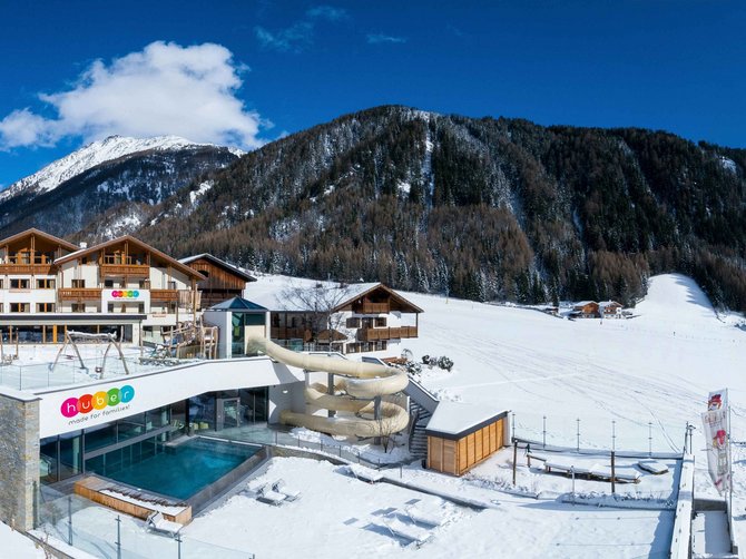 Benvenuti nell’Area Vacanze Sci e Malghe Rio Pusteria! Hotel per famiglie con scivolo e piscina nel villaggio innevato ai piedi delle Alpi